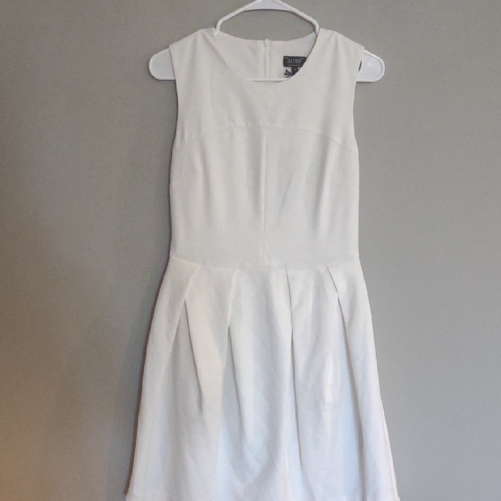 NWT Armani jeans Women's 4‎ White Sleeveless Pleated A-line silhouette Dress
